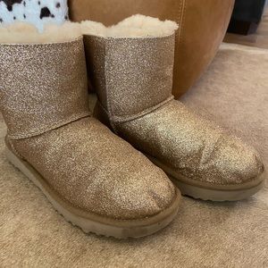 Ugg Bailey Boots. Gold Glitter. Size 8.